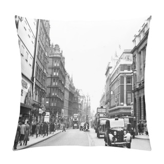 Personality  London In The Early 1950s Pillow Covers