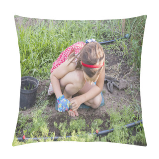 Personality  Closeup Image Of Two Teenage Girls Weeding Garden Bed. Female Gardening Weeding Weed Plants Grass In Vegetable Beds Of Onion Close Up. Weed Removal Pillow Covers
