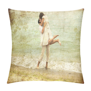 Personality  Couple Kissing At The Beach. Pillow Covers