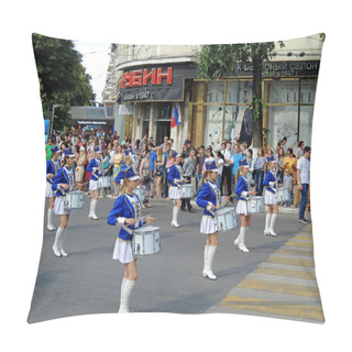 Personality  Girl Drummer Band On The Avenue Pillow Covers