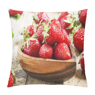 Personality  Fresh Ripe Strawberries Pillow Covers