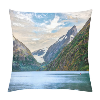 Personality  Kayaker On The Beautiful Portage Glacier Lake In Alaska During Autumn With Mountains And Glacier Pillow Covers