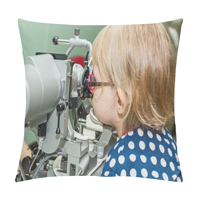 Personality  Optometrist With Patient, Giving An Eye Examination Pillow Covers