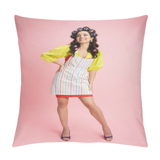 Personality  Full Length Of Flirty Housewife In Hair Curlers And Striped Apron Posing With Hand On Hip And Looking Away On Pink  Pillow Covers