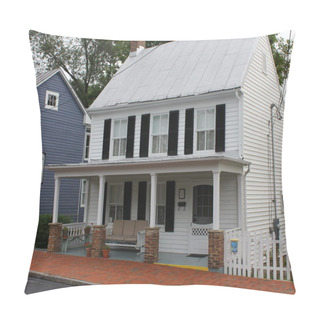 Personality  Patsy Cline's Home Pillow Covers