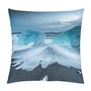 Personality  Icebergs On Black Beach Pillow Covers
