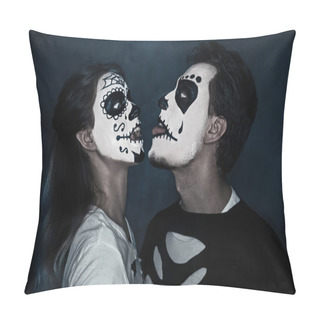 Personality  Funny Halloween Couple In Love Pillow Covers