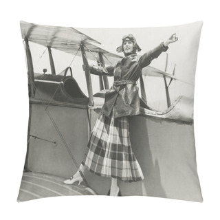 Personality  Aviatrix Standing On Bi-plane Pillow Covers