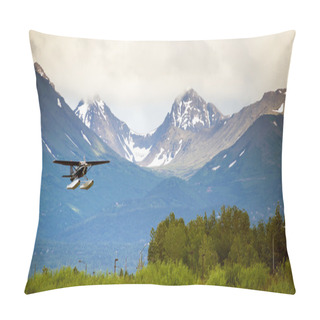 Personality  Single Prop Airplane Pontoon Plane Water Landing Alaska Last Frontier Pillow Covers