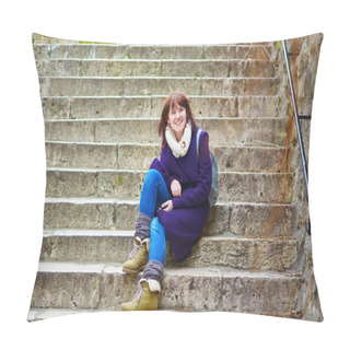 Personality  Young Tourist In Paris, Sitting On The Stairs On Montmartre Pillow Covers