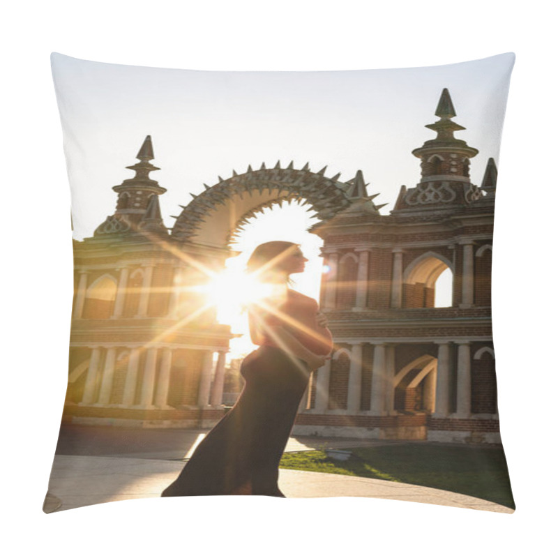 Personality  Pregnant Girl Near Castle Pillow Covers