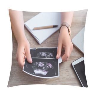 Personality  Woman Holding Ultrasound Scan Pillow Covers