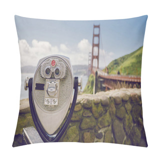 Personality  View Of Golden Gate Bridge From Binocular Viewer Pillow Covers