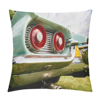 Personality  Retro Car Detail, Red Rear Light Of Old Vintage American Car Pillow Covers