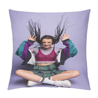 Personality  Happy Nineties Style Woman Sitting With Crossed Legs On Purple Background Pillow Covers
