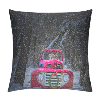 Personality  Retrievers In Red Christmas Truck Pillow Covers