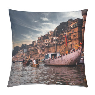 Personality  Varanasi, India - November 01, 2016: Dramatic Sunset In A Holy Hindu Place Of Worship With Lots Of Tourists On Boats And Ancient Architecture Ghat Located In Uttar Pradesh. Pillow Covers