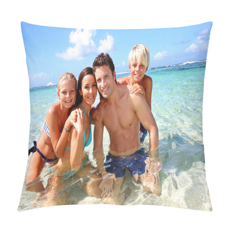 Personality  Couple And Children In Crystal Clear Water Pillow Covers