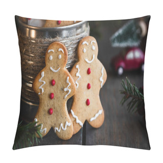Personality  Traditional Christmas Cookies - Gingerbread Men Pillow Covers