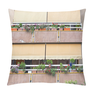 Personality  Balconies Are Closed Awnings From The Sun Pillow Covers