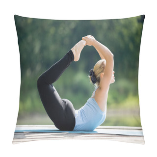 Personality  Big Toe Bow Pose Pillow Covers