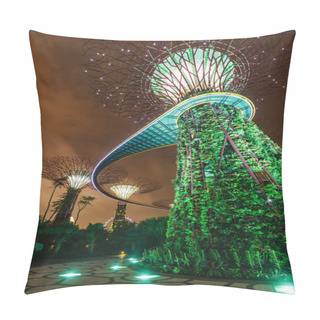 Personality  Garden By The Bay Futuristic Part Night View, Singapore Pillow Covers
