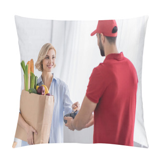 Personality  Arabian Delivery Man Holding Terminal Near Blonde Woman With Fresh Food In Paper Bag Pillow Covers