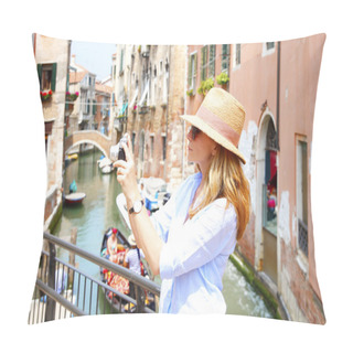 Personality  Woman Taking Picture Pillow Covers