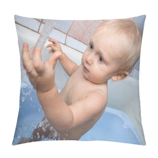 Personality  Baby Try To Touch Water Pillow Covers