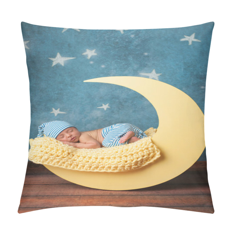 Personality  Newborn Boy Sleeping on the Moon pillow covers