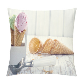 Personality  Green And Pink Ice Cream Cones Pillow Covers