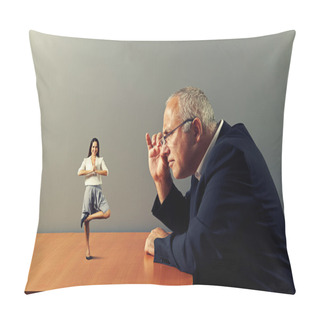 Personality  Serious Man Looking At Small Smiley Woman Pillow Covers