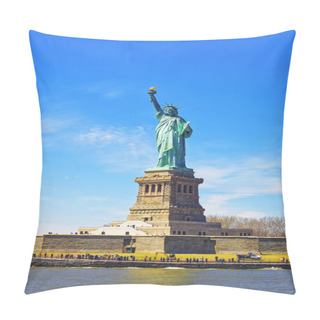 Personality  Statue Of Liberty Island In Upper New York Bay Pillow Covers