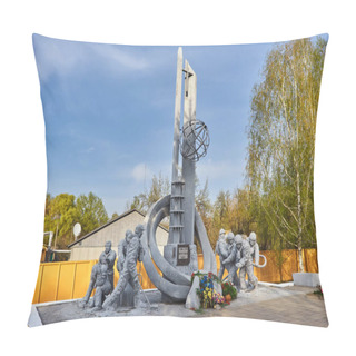 Personality  Ukraine, Chernobyl, April 25 2019:. Monument To The Liquidators Of The Chernobyl Disaster At The FES. Fireman In A Protective Helmet With A Fire Hose Pillow Covers
