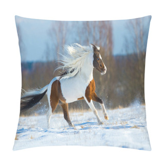 Personality  Beautiful Horse Gallops In The Snow Pillow Covers