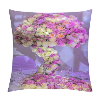 Personality  Romantic Arrangement At One Festive Table Pillow Covers