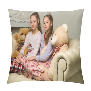 Personality  Beautiful Girls In Pajamas Sitting On The Sofa With Big Teddy Bears. Pillow Covers