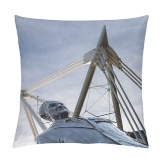 Personality  Cardiff, Wales - February 3rd 2021: General View Of The Statue Of Sir Tasker Watkins VC GBE PC DL, That Stands Proudly Outside The Principality Stadium, Cardiff Pillow Covers