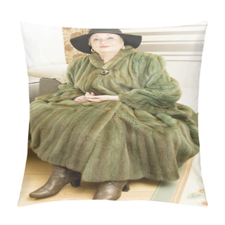 Personality  Lady In Mink Furcoat Pillow Covers