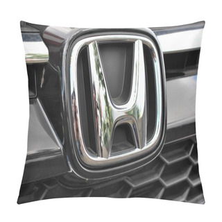 Personality  An Image Of A Honda Logo - Bielefeld/Germany - 07/23/2017 Pillow Covers