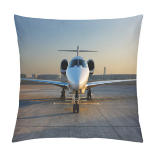 Personality  A Front On View Of A Private Jet Pillow Covers