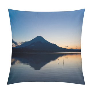 Personality  Mountain Fuji And Lake Yamanaka At Sunset Pillow Covers