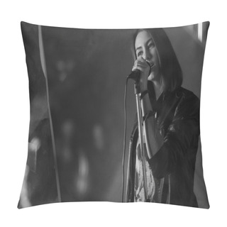 Personality  Girl Singing Into A Microphone In A Studio Pillow Covers