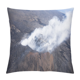 Personality  Kilauea Threatens Hawaii Homes Pillow Covers