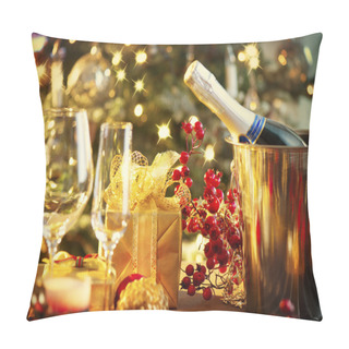Personality  Christmas And New Year Holiday Table Setting. Celebration Pillow Covers