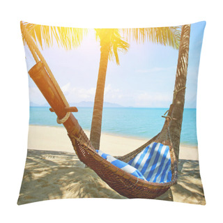 Personality  Empty Hammock Between Palms Trees Pillow Covers