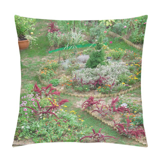 Personality  Backyard Garden Pillow Covers