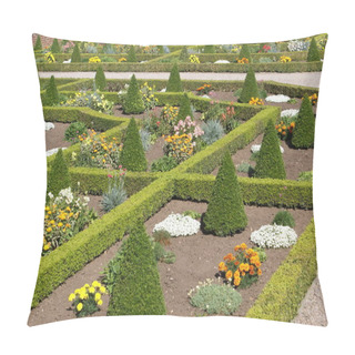 Personality  Garden Art. Garden Design Pillow Covers