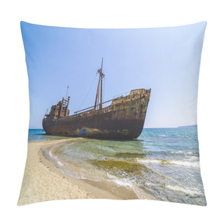 Personality  Gytheio Shipwreck Pillow Covers