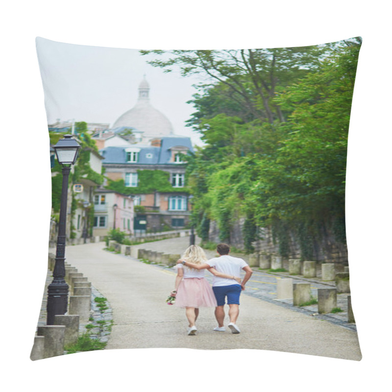 Personality  Couple on Montmartre in Paris, France pillow covers